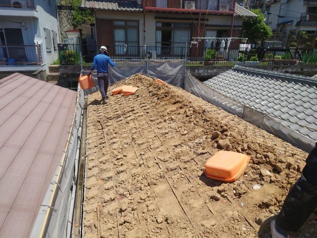 稲美町の既存瓦の撤去作業